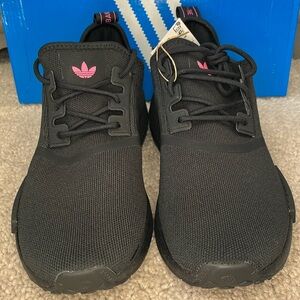 New Women’s Adidas Tennis Shoes